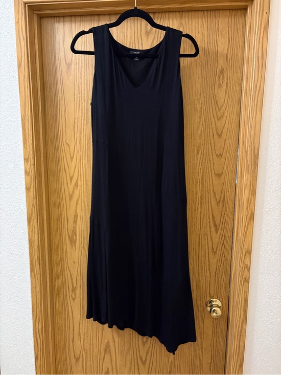 Simply Vera Vera Wang Dresses & Skirts - Simply Vera Vera Wang Black Sleeveless V-Neck Midi Dress